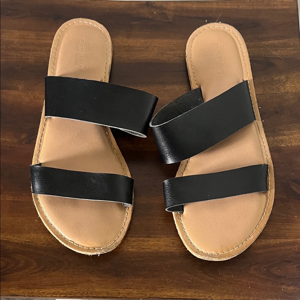 Old Navy Black and Tan Women's Sandals
